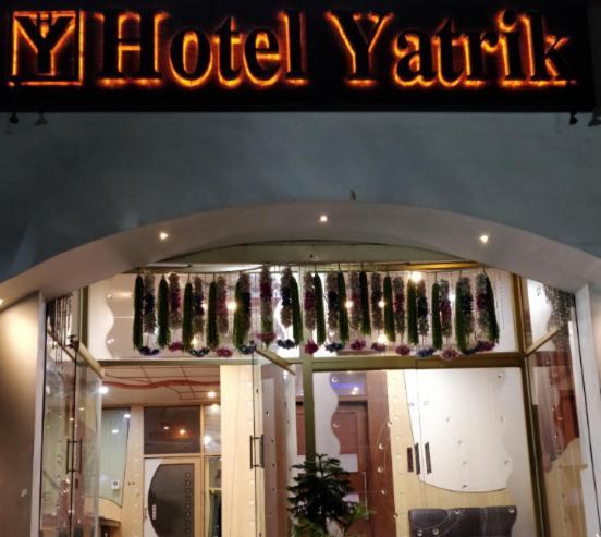 Hotel Yatrik Jhānsi Esterno foto