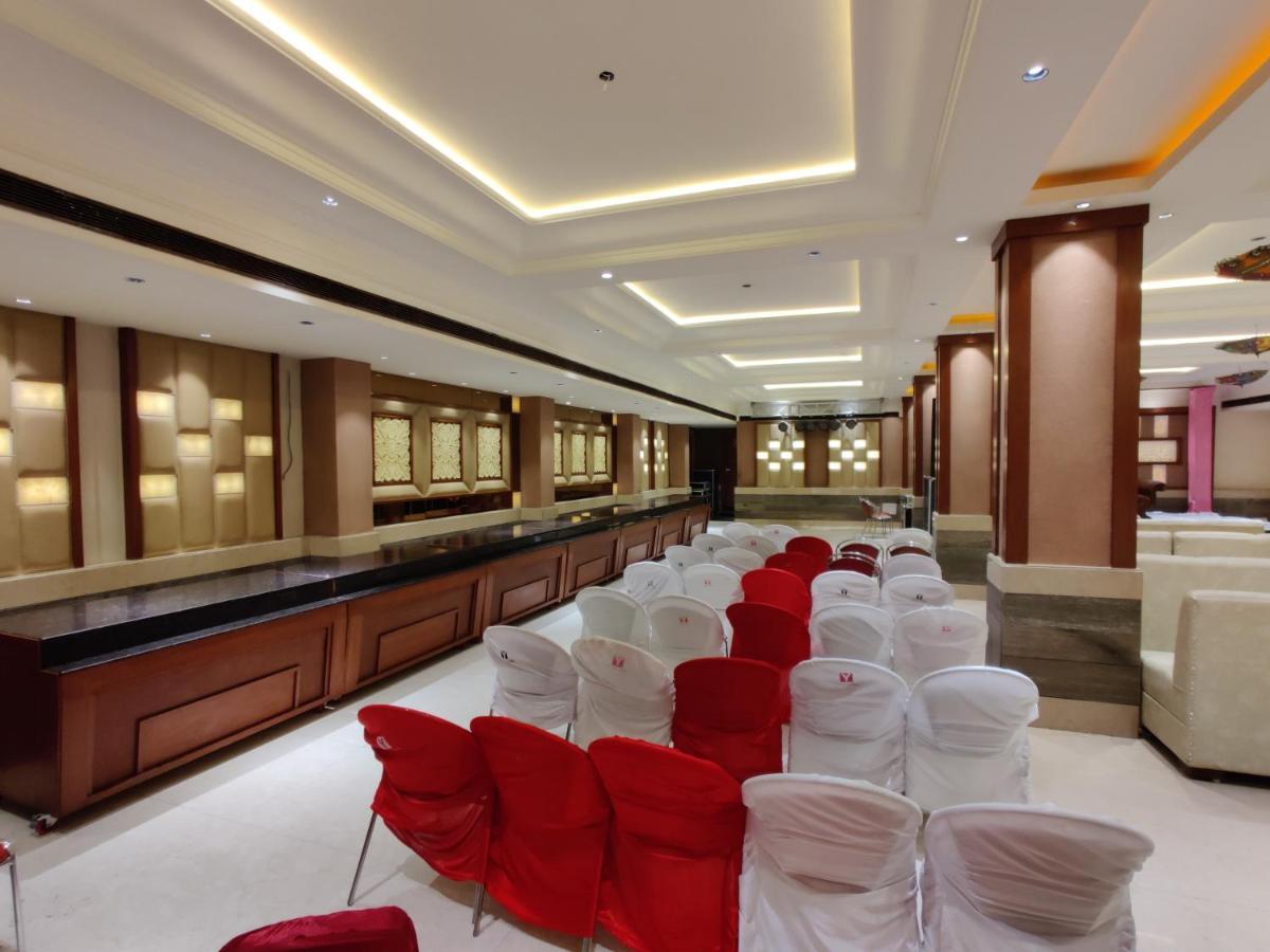 Hotel Yatrik Jhānsi Esterno foto